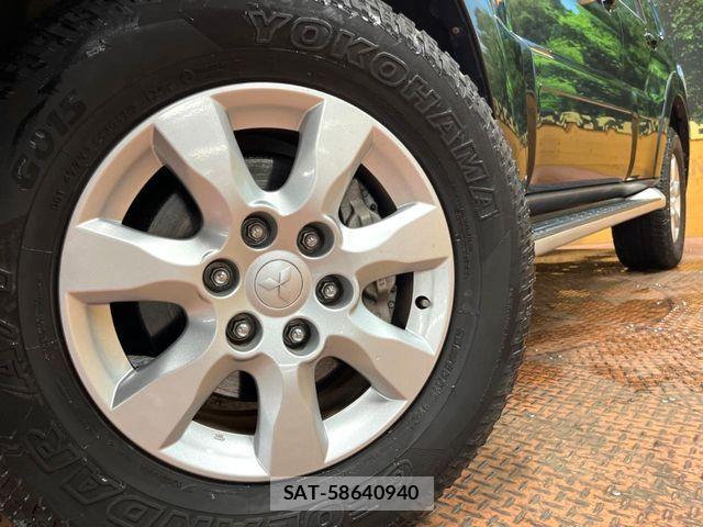 Mitsubishi PAJERO 2015-07 8246298-12