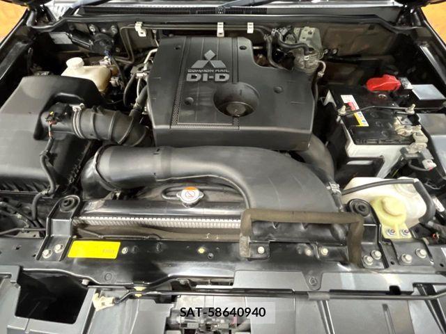 Mitsubishi PAJERO 2015-07 8246298-18