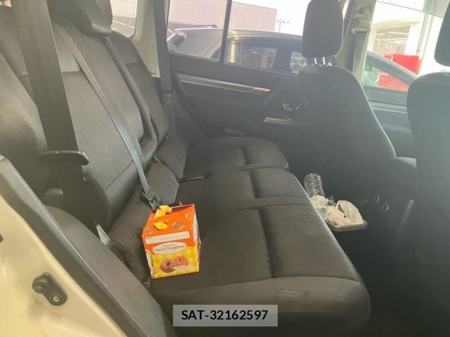 Mitsubishi PAJERO 2015-03 8246301-13