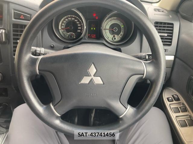 Mitsubishi PAJERO 2013-03 8414293-18