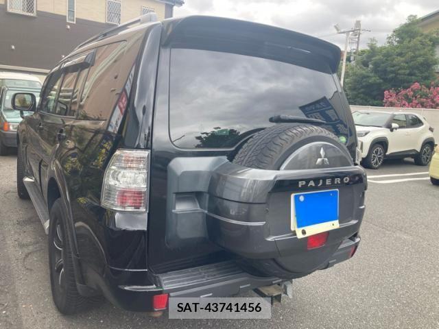 Mitsubishi PAJERO 2013-03 8414293-2