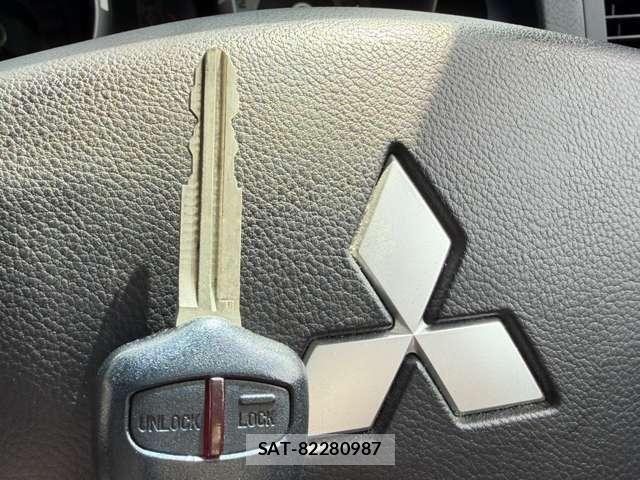Mitsubishi PAJERO 2012-06 8686263-10