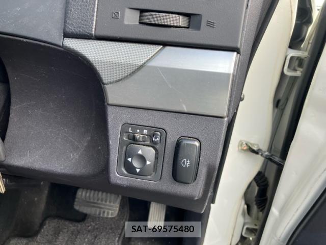 Mitsubishi PAJERO 2011-05 8831018-14