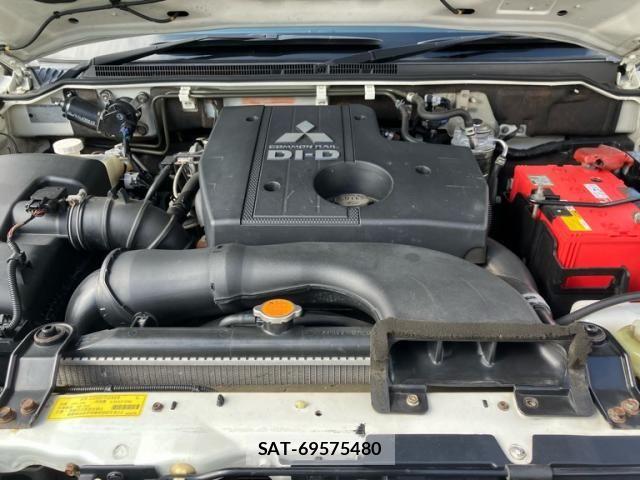 Mitsubishi PAJERO 2011-05 8831018-4