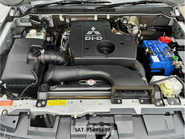 Mitsubishi PAJERO 2013-03 8831019-8