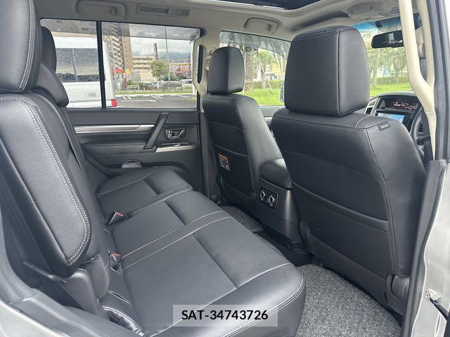 Mitsubishi PAJERO 2019-07 8881490-18