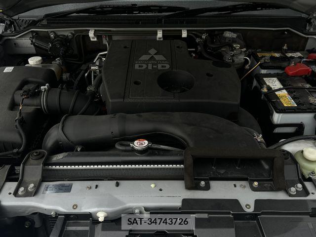 Mitsubishi PAJERO 2019-07 8881490-21