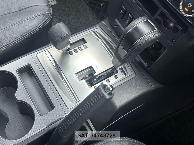 Mitsubishi PAJERO 2019-07 8881490-6