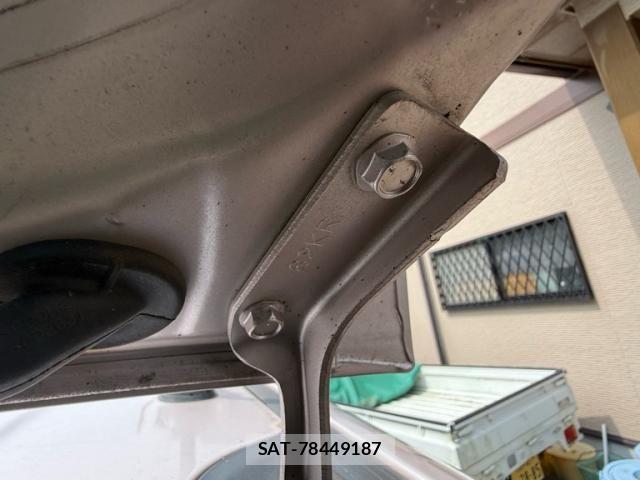 Suzuki PALETTE 2013-01 8101138-11