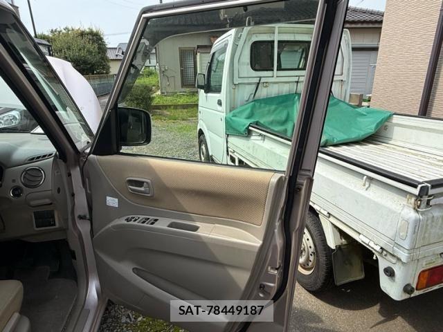 Suzuki PALETTE 2013-01 8101138-13