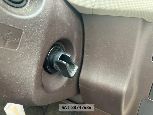 Toyota PASSO 2013-02 7619137-17