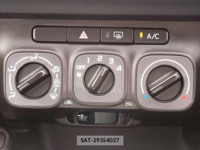 Toyota PASSO 2013-06 8209493-18