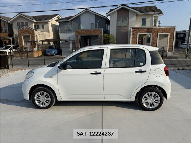 Toyota PASSO 2017-05 8209488-4
