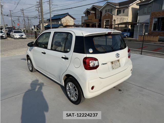 Toyota PASSO 2017-05 8209488-5
