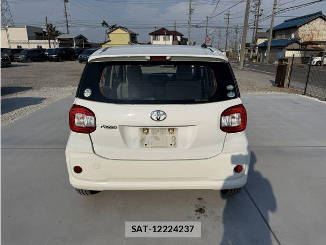 Toyota PASSO 2017-05 8209488-6