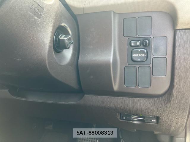 Toyota PASSO 2011-01 8355322-17