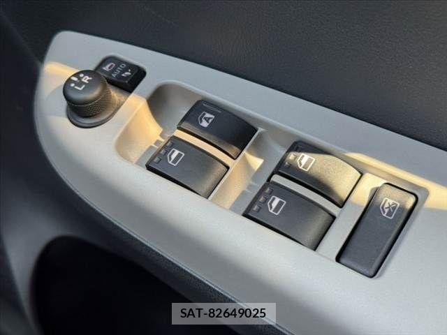 Toyota PASSO 2017-06 8563147-24