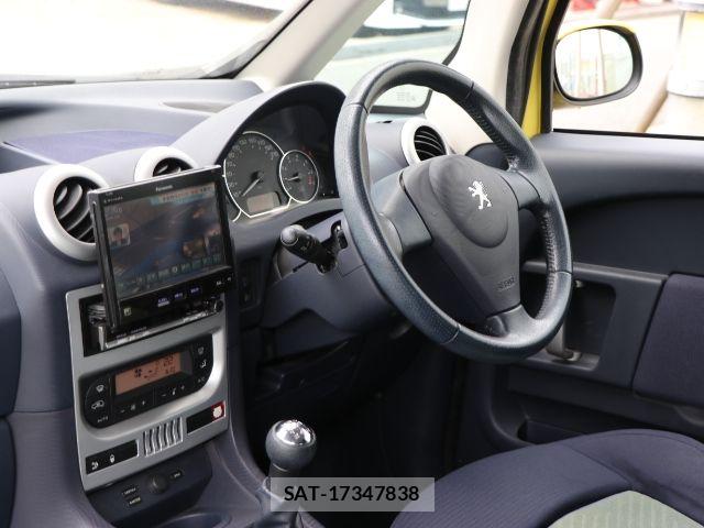 Peugeot 1007 2008-06 8666716-9