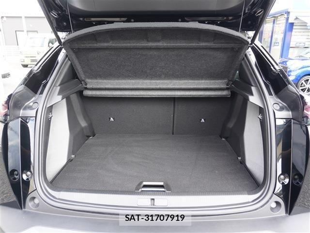 Peugeot 2008 2023-10 1303701-12
