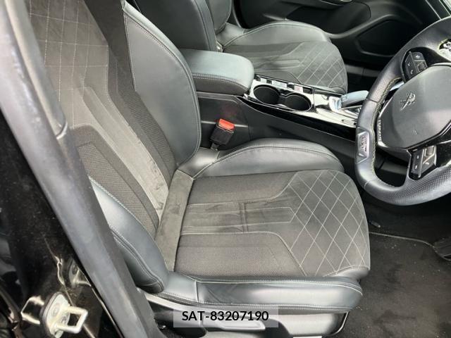 Peugeot 2008 2021-11 7060192-13