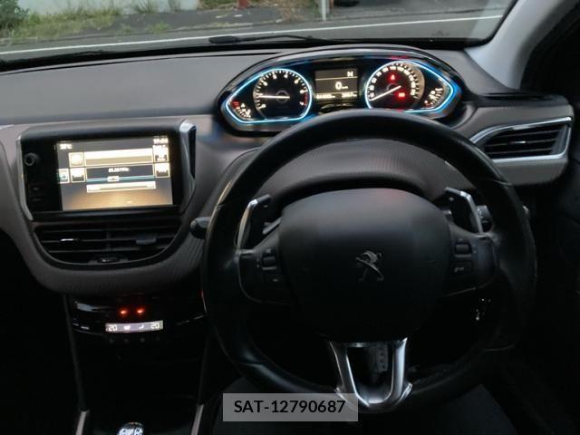 Peugeot 2008 2015-07 7562631-11