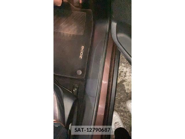 Peugeot 2008 2015-07 7562631-25