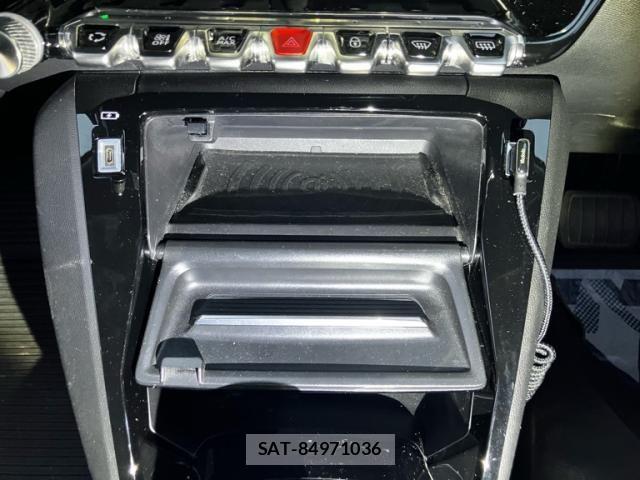 Peugeot 2008 2021-06 7619144-24