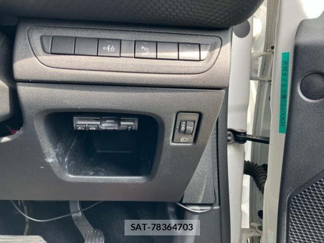 Peugeot 2008 2016-10 8075100-19