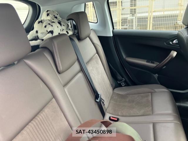 Peugeot 2008 2015-02 8231276-13