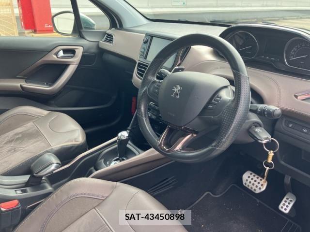 Peugeot 2008 2015-02 8231276-14