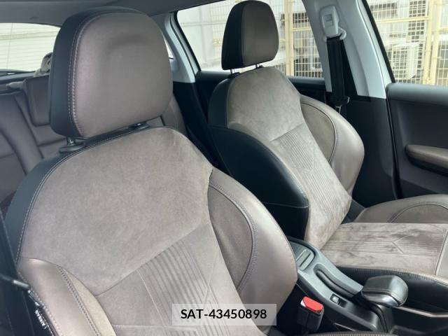 Peugeot 2008 2015-02 8231276-15