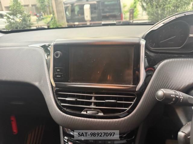 Peugeot 2008 2016-03 8246317-18