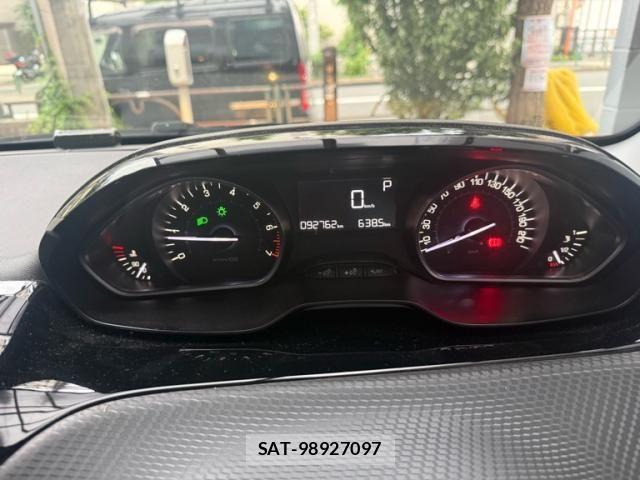 Peugeot 2008 2016-03 8246317-23