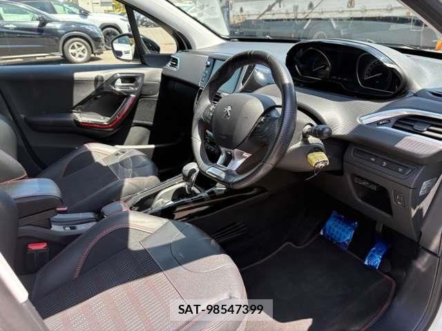 Peugeot 2008 2017-05 8316349-10