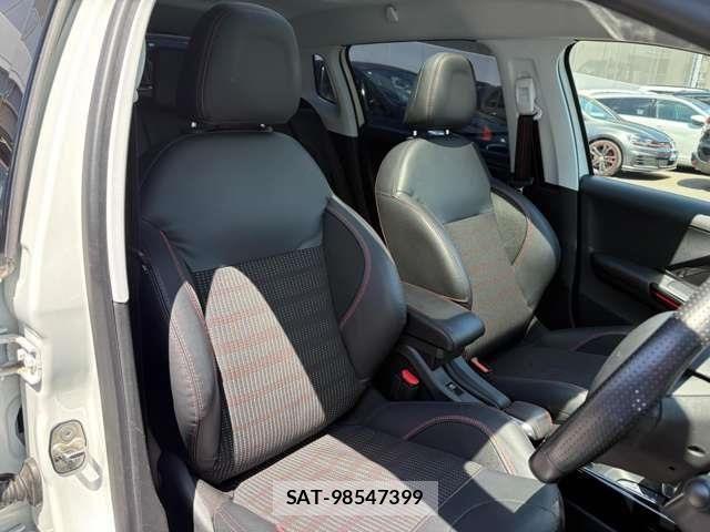 Peugeot 2008 2017-05 8316349-11