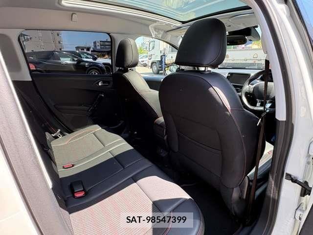 Peugeot 2008 2017-05 8316349-12