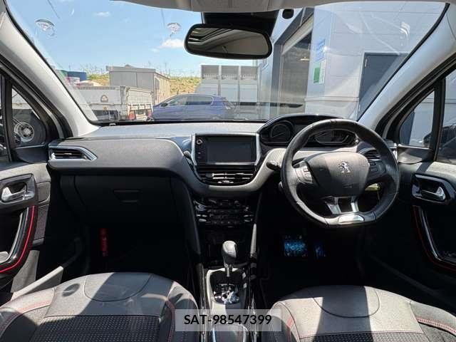 Peugeot 2008 2017-05 8316349-17