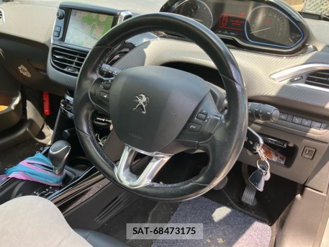 Peugeot 2008 2017-03 8316351-12