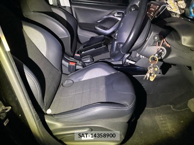 Peugeot 2008 2017-08 8355323-11