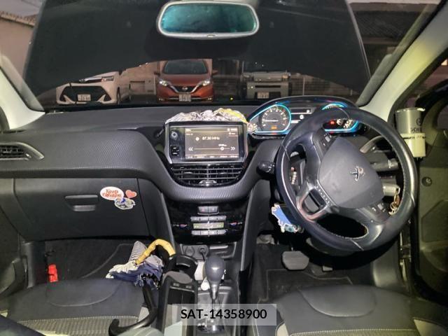 Peugeot 2008 2017-08 8355323-13