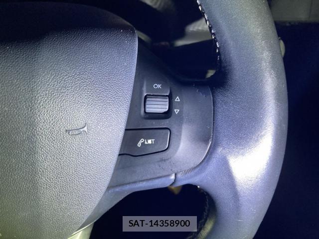 Peugeot 2008 2017-08 8355323-17