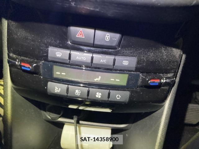 Peugeot 2008 2017-08 8355323-21