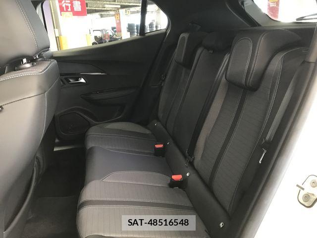 Peugeot 2008 2021-06 8368075-12