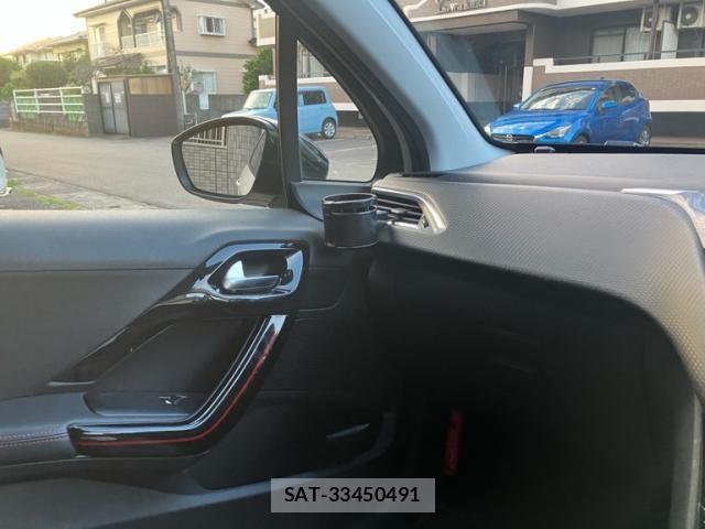 Peugeot 2008 2017-08 8368073-19