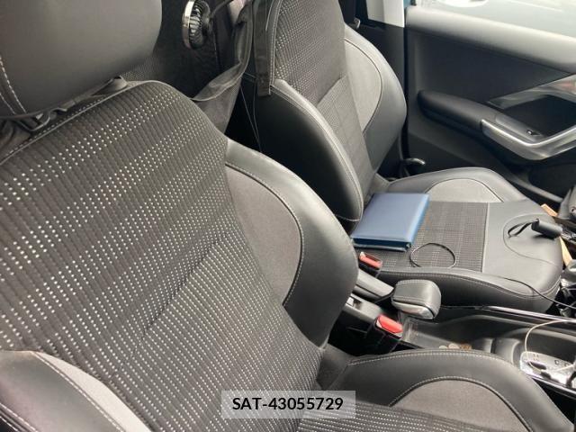 Peugeot 2008 2017-03 8372042-11