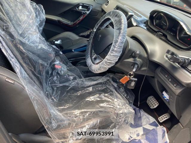 Peugeot 2008 2019-12 8414328-17