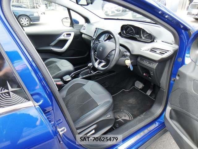 Peugeot 2008 2020-03 8628343-10