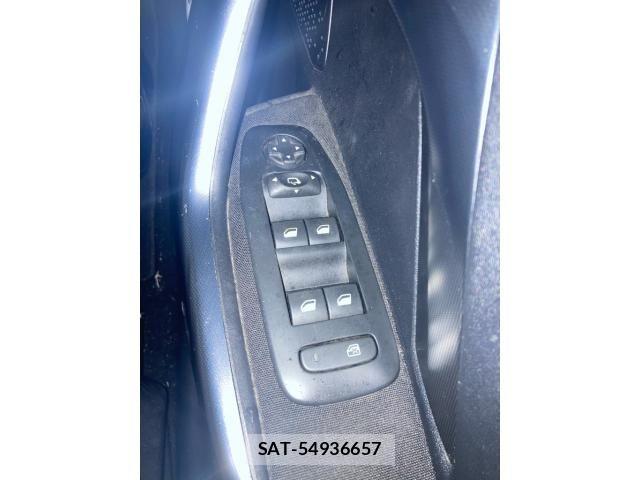 Peugeot 2008 2014-08 8831044-13