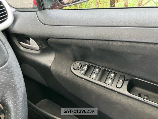 Peugeot 207 2011-09 7250383-17