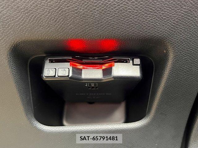 Peugeot 208 2021-05 1332597-15